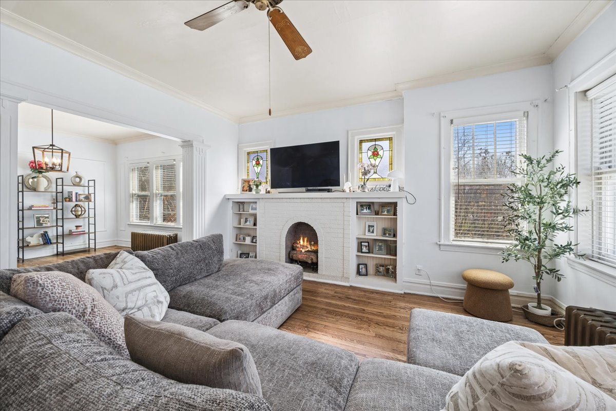 367 Bartram Road Riverside, IL 60546 - Photo 3 of 19 Gallery Image 3