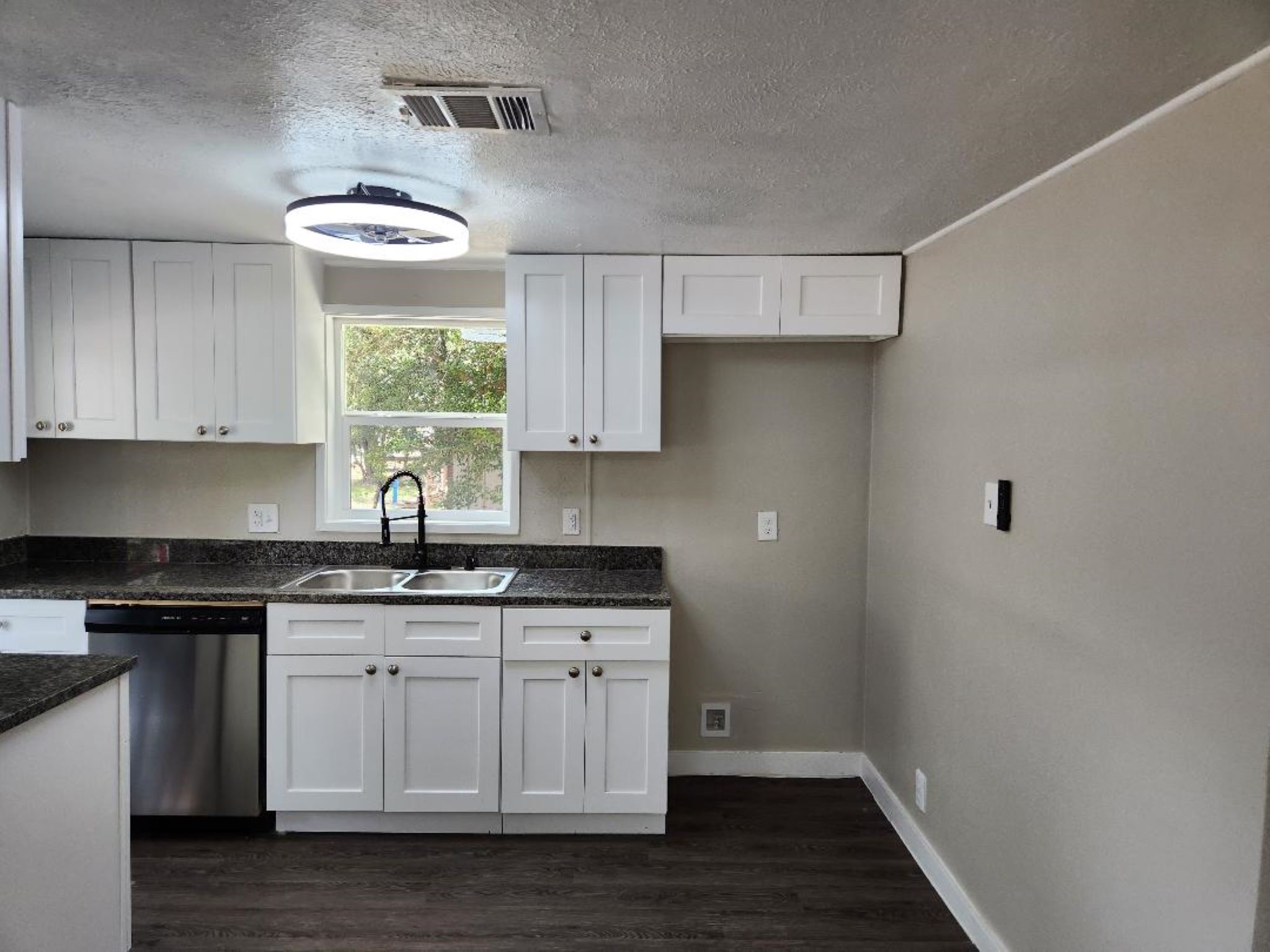728 Hudson Road Conroe, TX 77304 - Photo 10 of 26