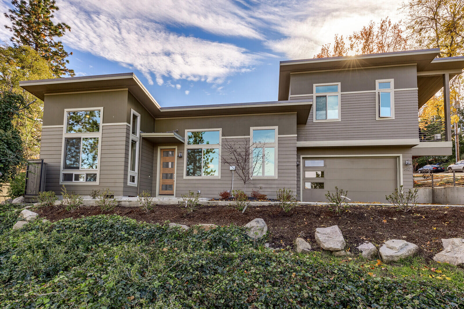 592-594 Roca Street Ashland, OR 97520 - Photo 1 of 43 01_RS_1_mls