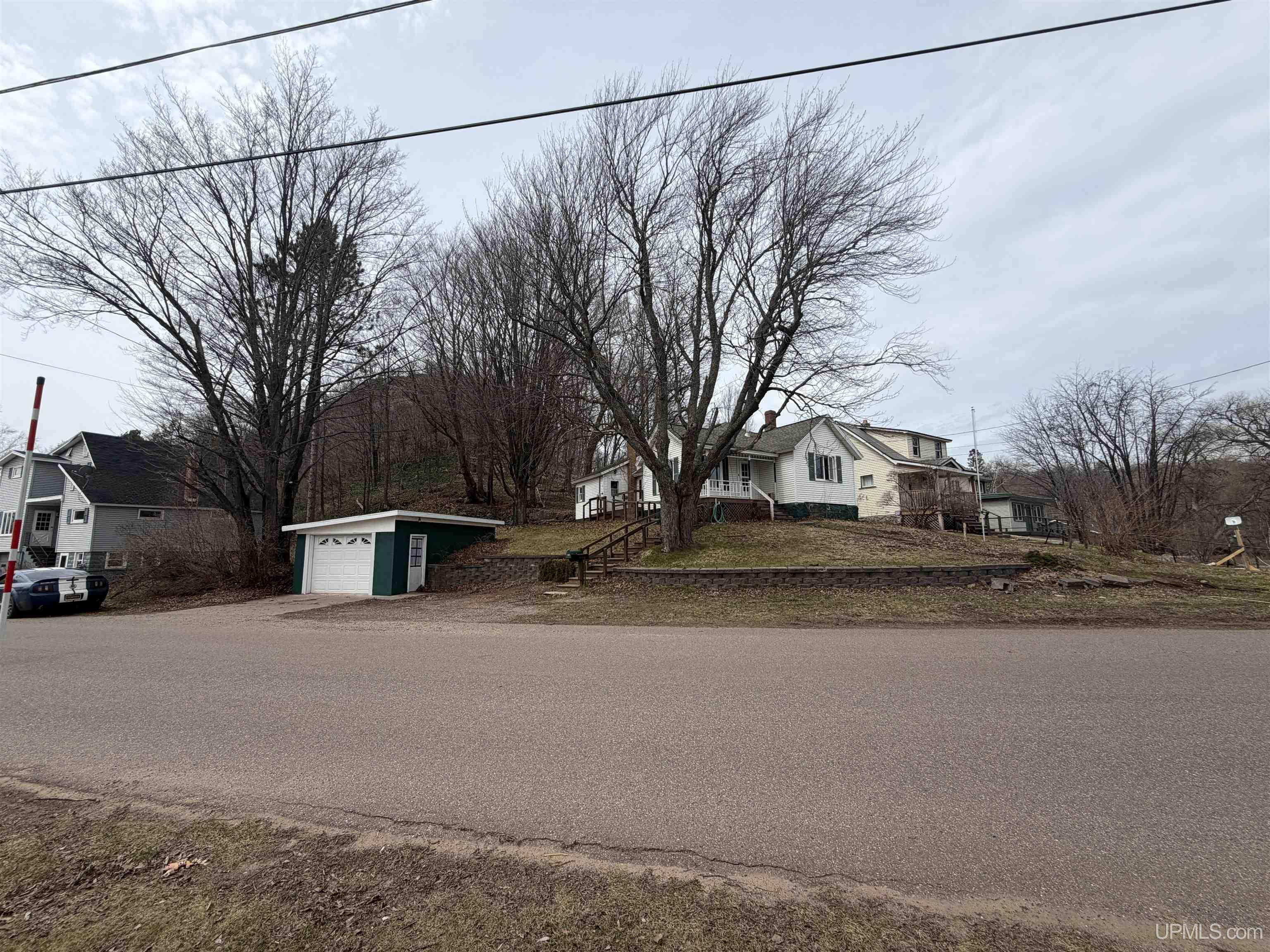 163 Cliff Street Ishpeming, MI 49849 - Photo 3 of 21
