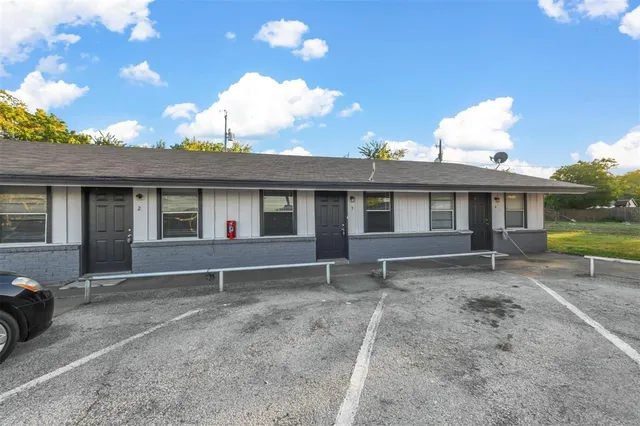 $795 | 1585 North Mill Street, Unit 5, Lewisville, TX 75057