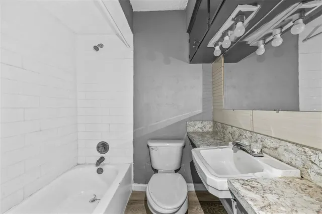 $795 | 1585 North Mill Street, Unit 5, Lewisville, TX 75057