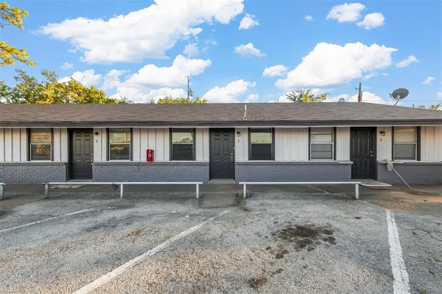 $795 | 1585 North Mill Street, Unit 5, Lewisville, TX 75057