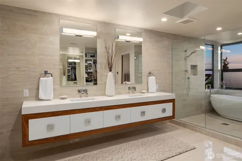 $5,600,000 | 2825 Magnolia Boulevard West, Seattle, WA 98199