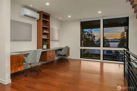 $5,600,000 | 2825 Magnolia Boulevard West, Seattle, WA 98199