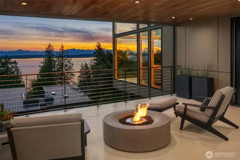 $5,600,000 | 2825 Magnolia Boulevard West, Seattle, WA 98199
