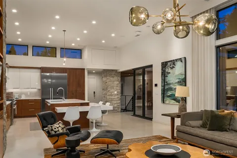 $5,600,000 | 2825 Magnolia Boulevard West, Seattle, WA 98199