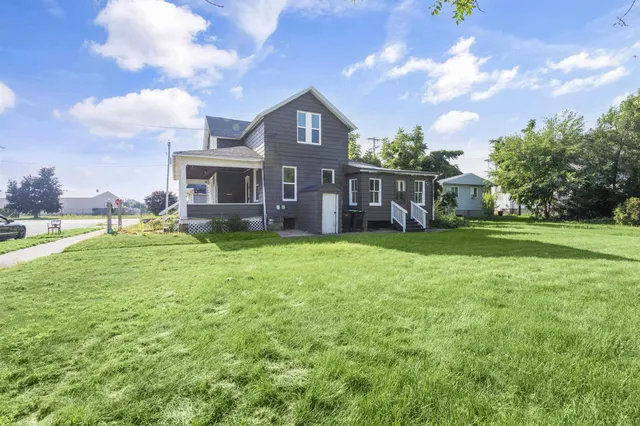 $165,000 | 1212 17th Avenue, Menominee, MI 49858