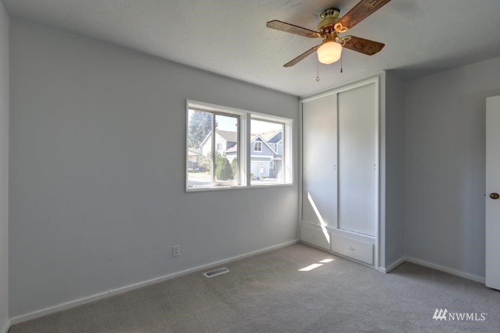 2524 Northeast 5th Place Renton, WA 98056 - Photo 11 of 17 Gallery Image 11
