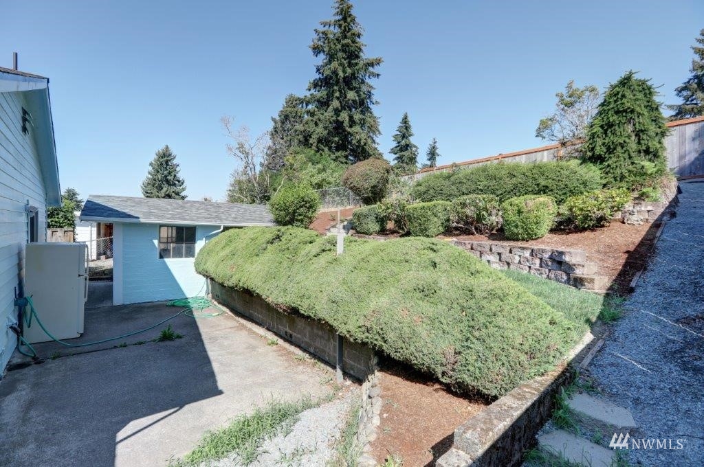 2524 Northeast 5th Place Renton, WA 98056 - Photo 14 of 17 Gallery Image 14