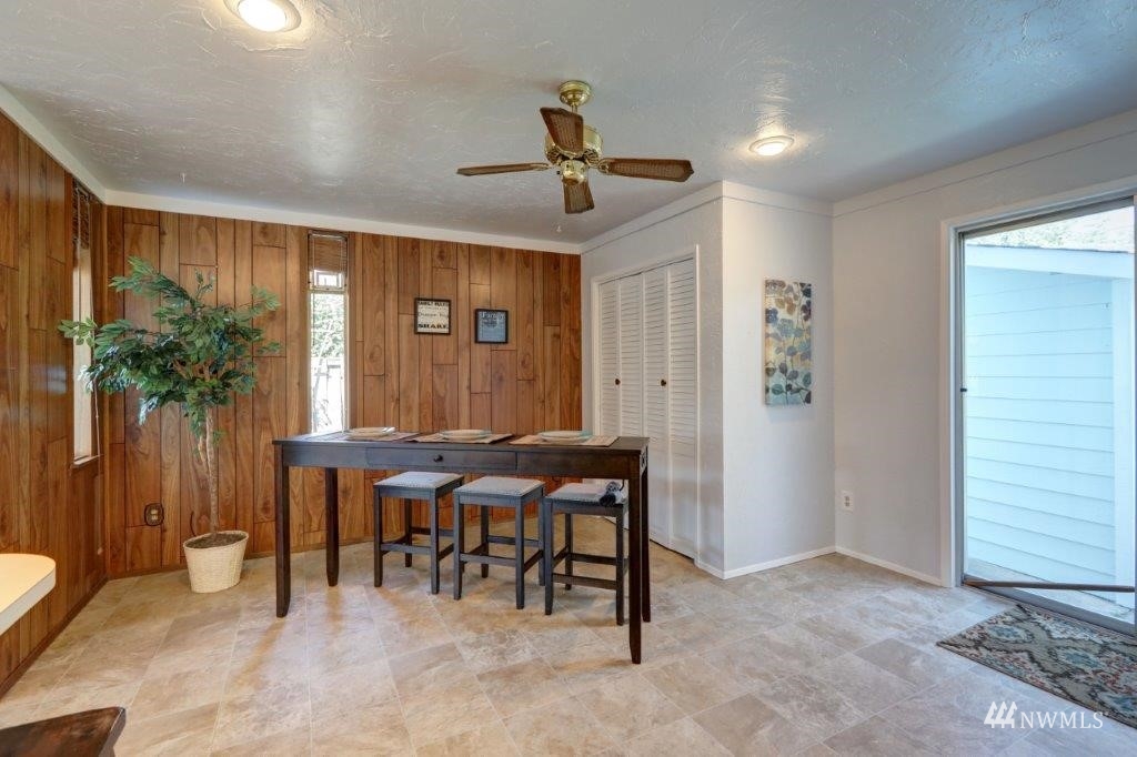 2524 Northeast 5th Place Renton, WA 98056 - Photo 6 of 17 Gallery Image 6