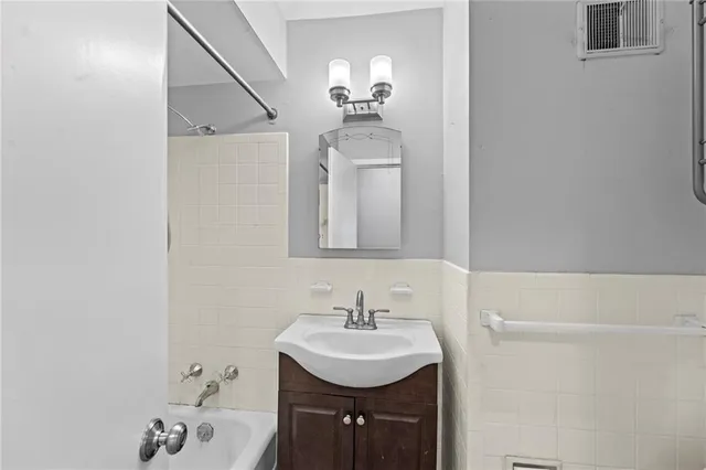 $340,000 | 7909 Lamar Avenue, Prairie Village, KS 66208