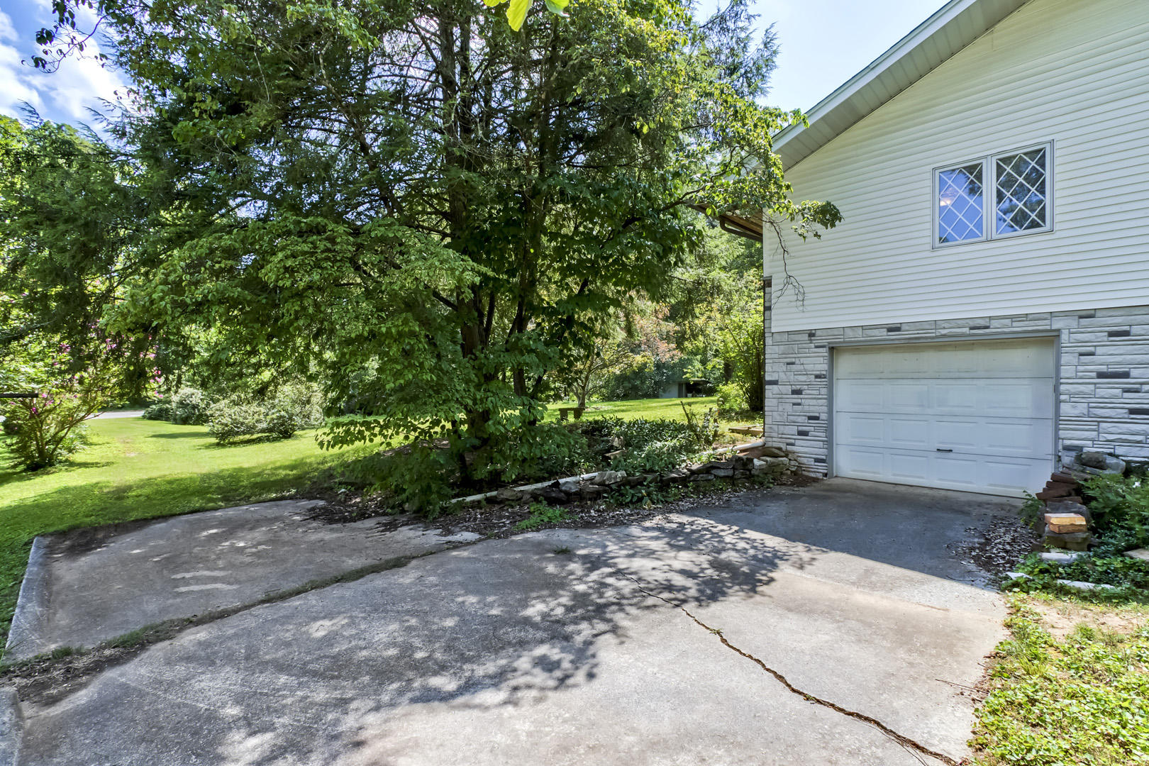 112 West Pawley Road Oak Ridge, TN 37830 - Photo 30 of 40 30_WPawleyRoad_112_BasementGarageSide