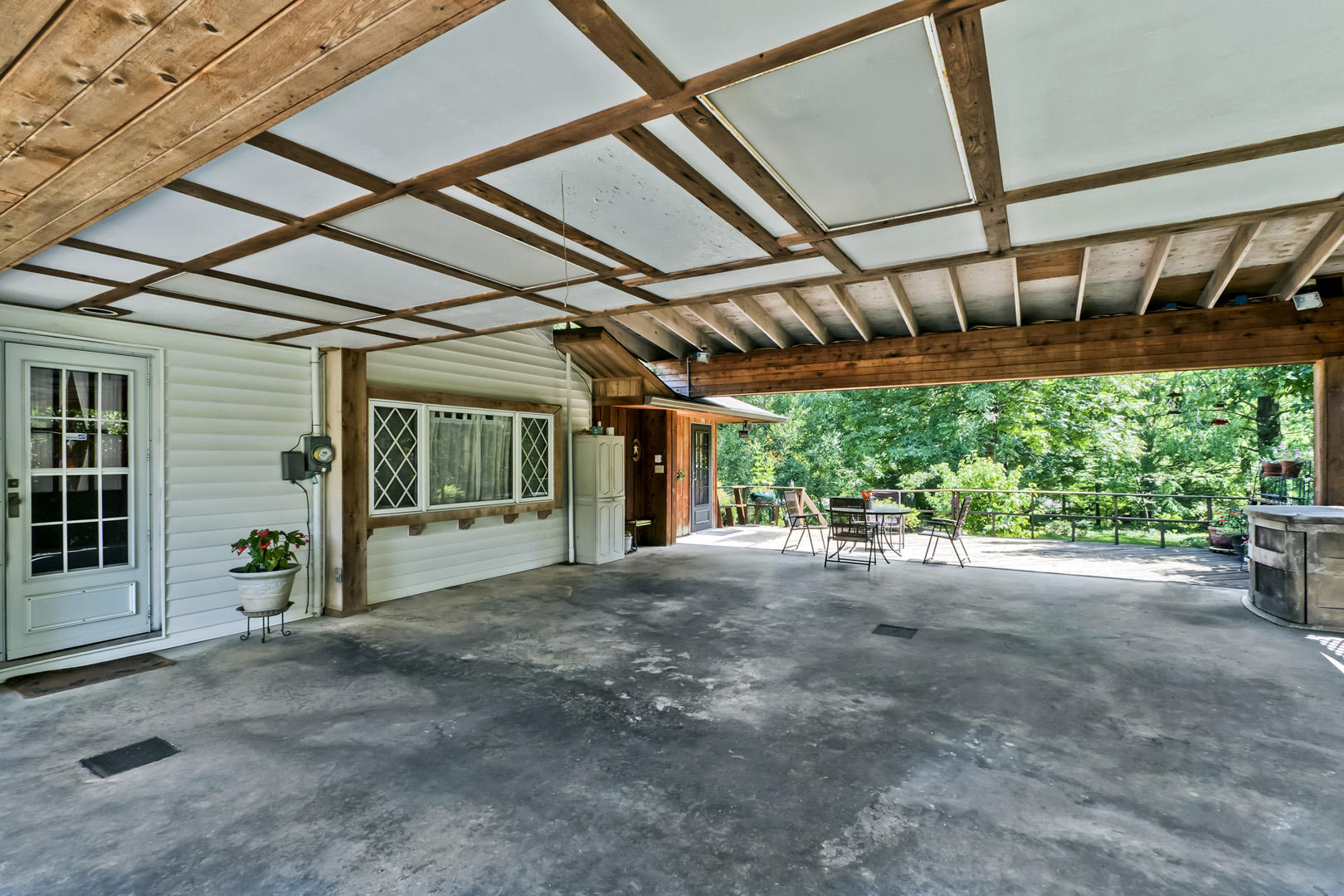 112 West Pawley Road Oak Ridge, TN 37830 - Photo 33 of 40 33_WPawleyRoad_112_Carport02