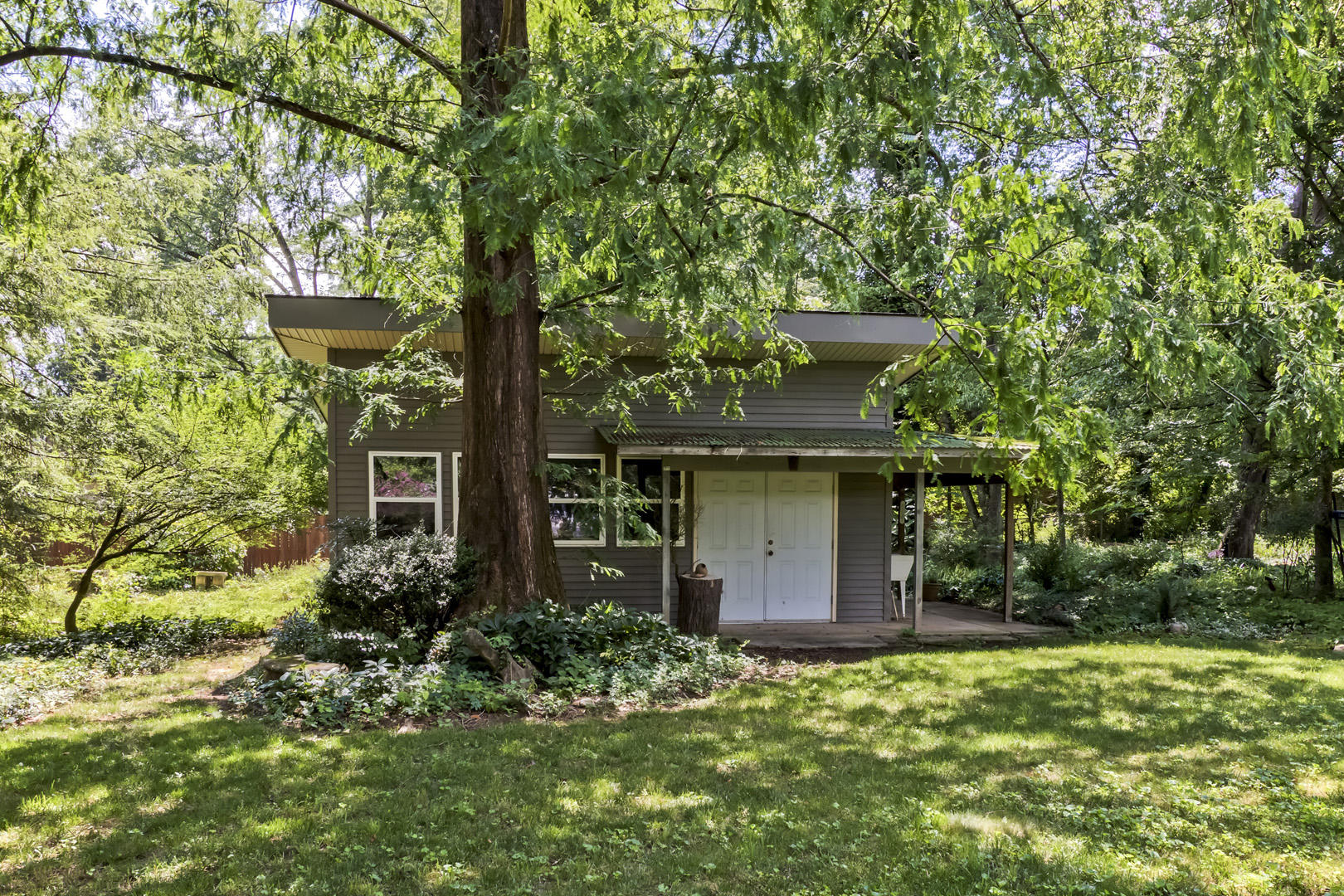 112 West Pawley Road Oak Ridge, TN 37830 - Photo 37 of 40 37_WPawleyRoad_112_GardenBuildingFront