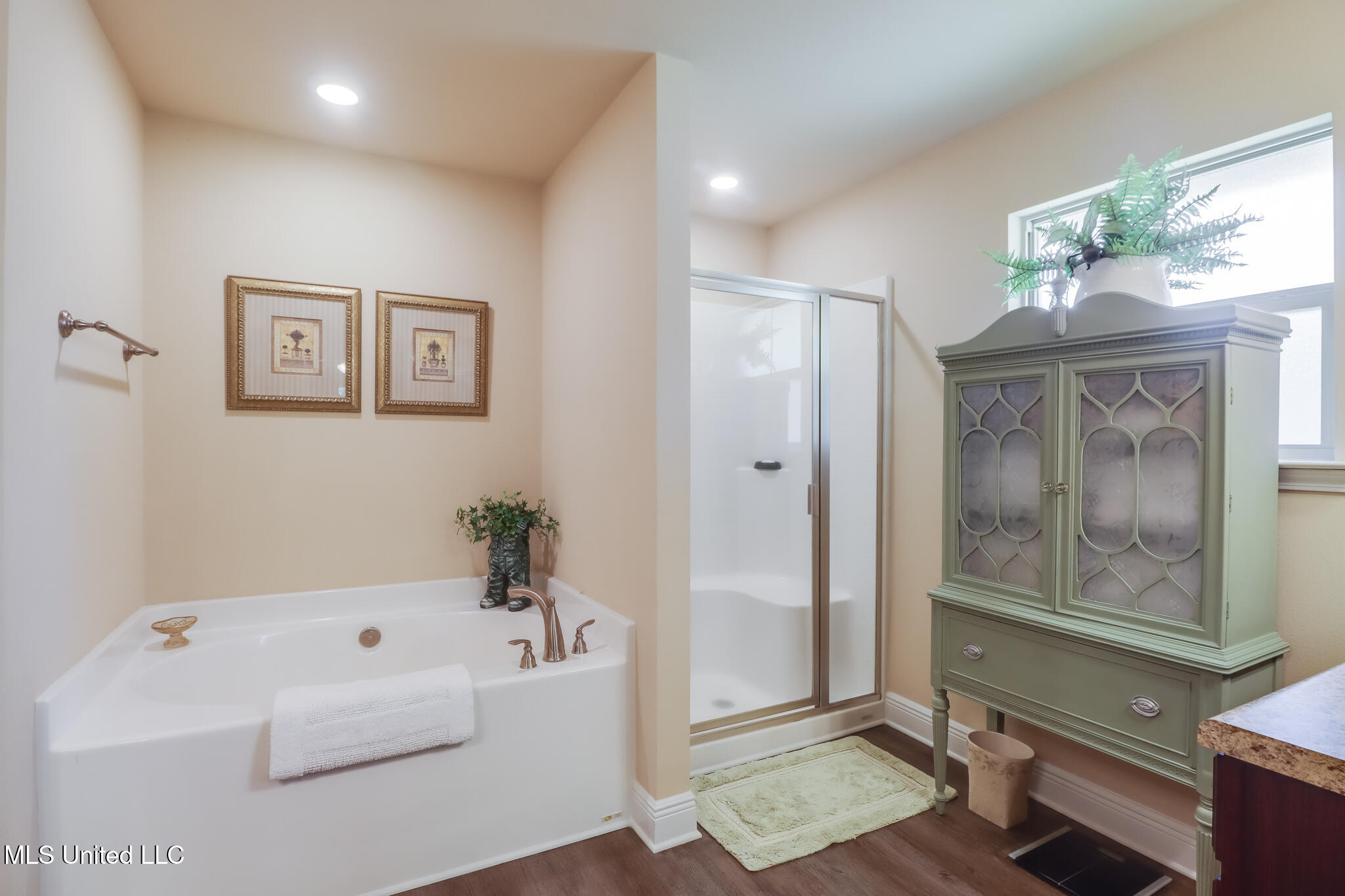 14920 North Swan Road Gulfport, MS 39503 - Photo 16 of 29 Photo Apr 11 2025, 11 43 55 AM (2)