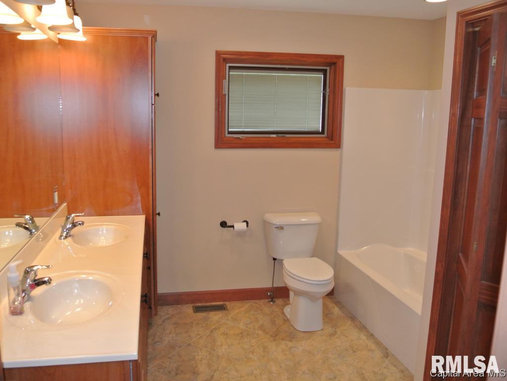 12 Apple Loop Petersburg, IL 62675 - Photo 12 of 32 Gallery Image 12