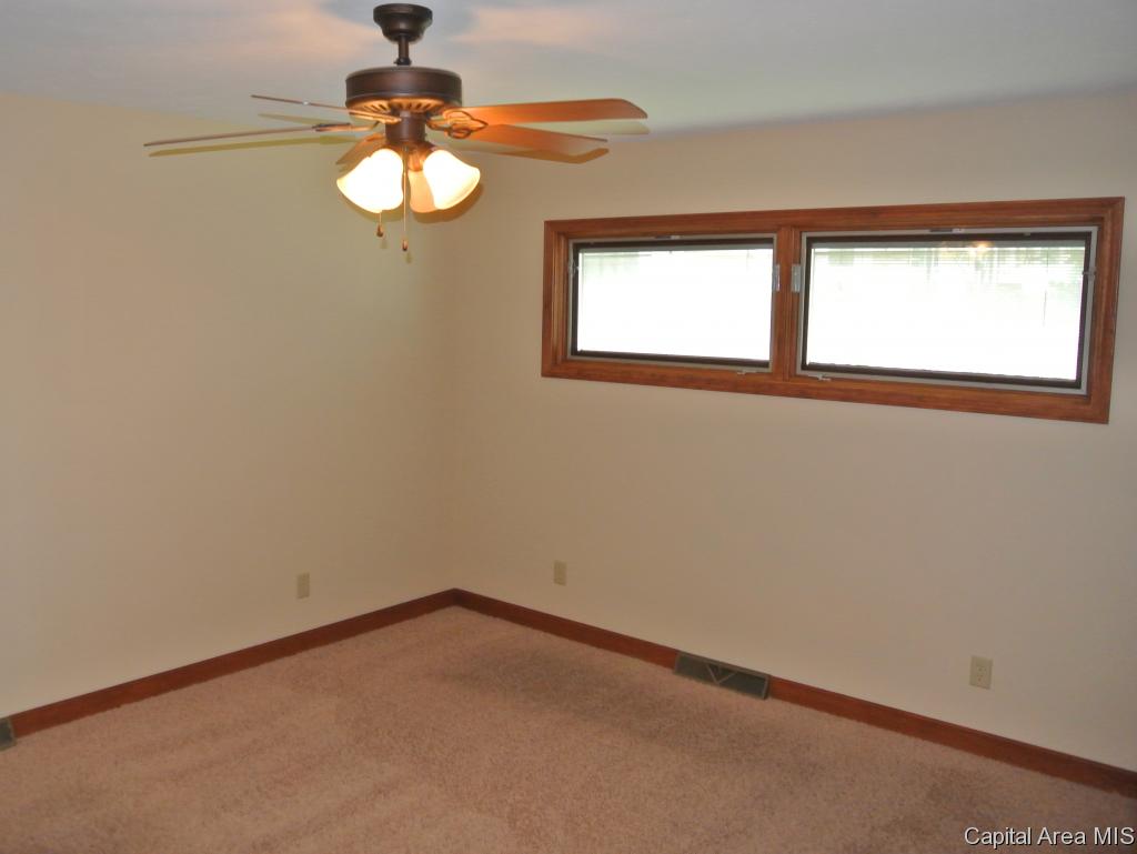12 Apple Loop Petersburg, IL 62675 - Photo 15 of 32 Gallery Image 15
