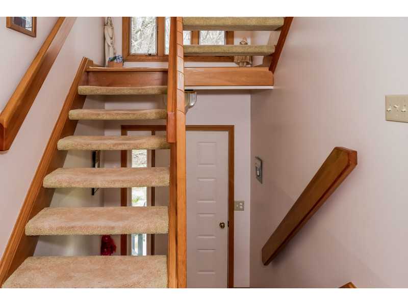 84 Donizetti Road Westerly, RI 02891 - Photo 9 of 21 Entry.