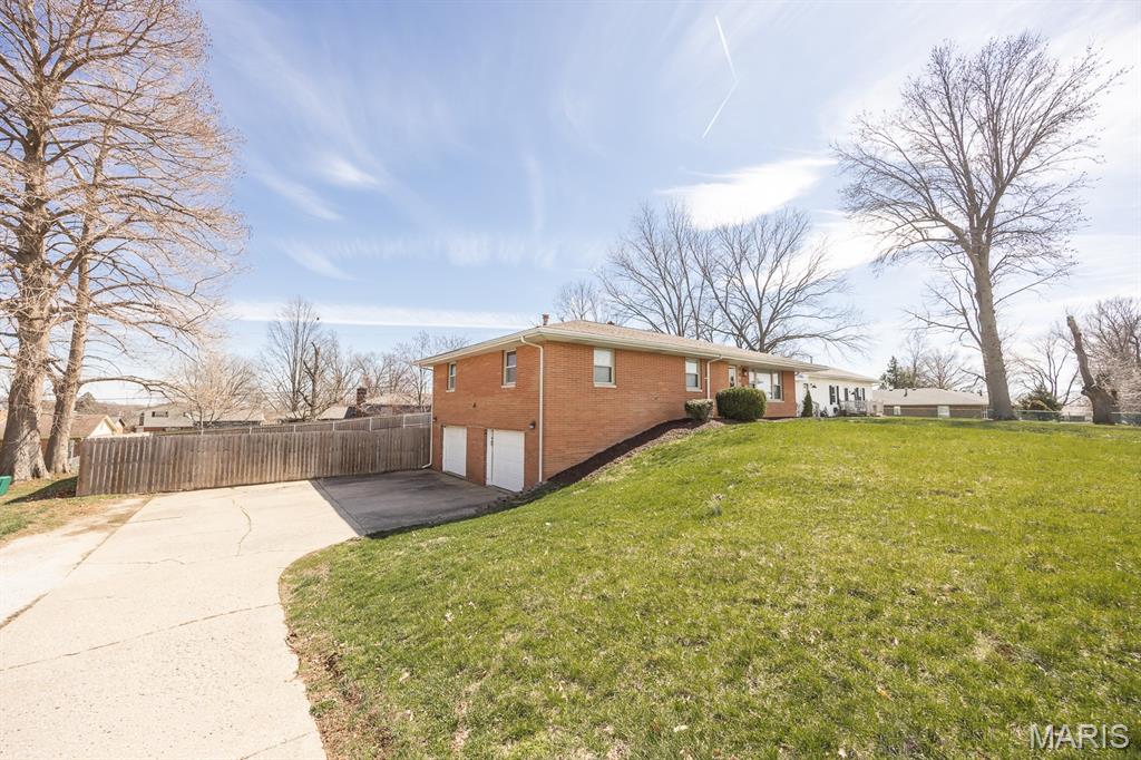 220 Anderson Lane Belleville, IL 62221 - Photo 2 of 26