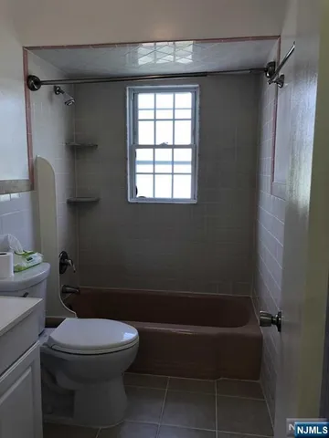 $2,250 | 566 2nd Street, Unit 2, Carlstadt, NJ 07072