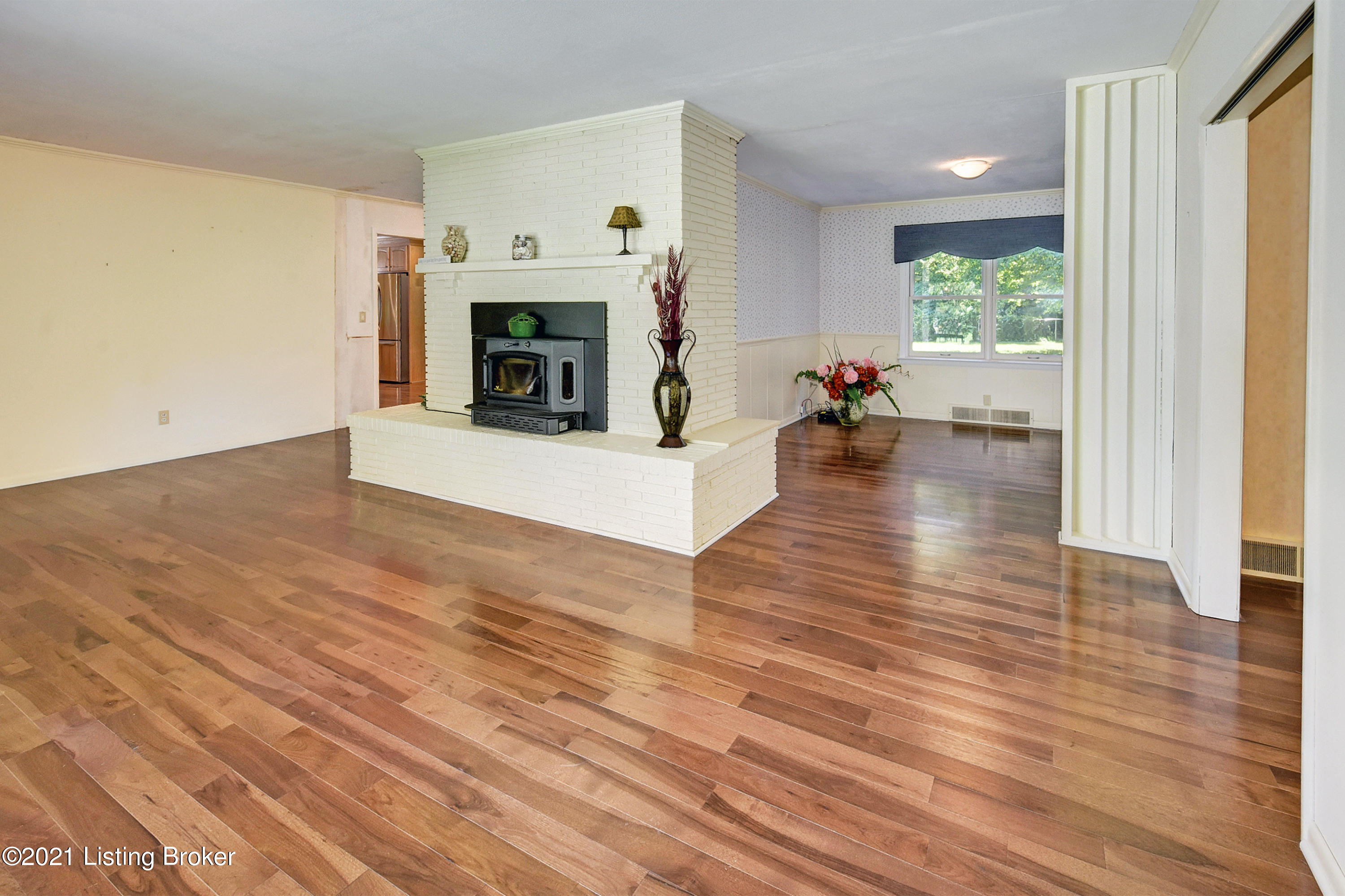 211 Woodcleft Road Louisville, KY 40222 - Photo 5 of 47 Stove in Living Room