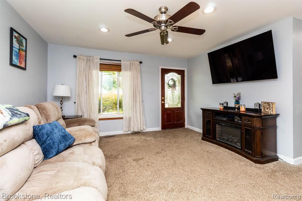 3263 Avon Manor Road Rochester Hills, MI 48307 - Photo 8 of 33