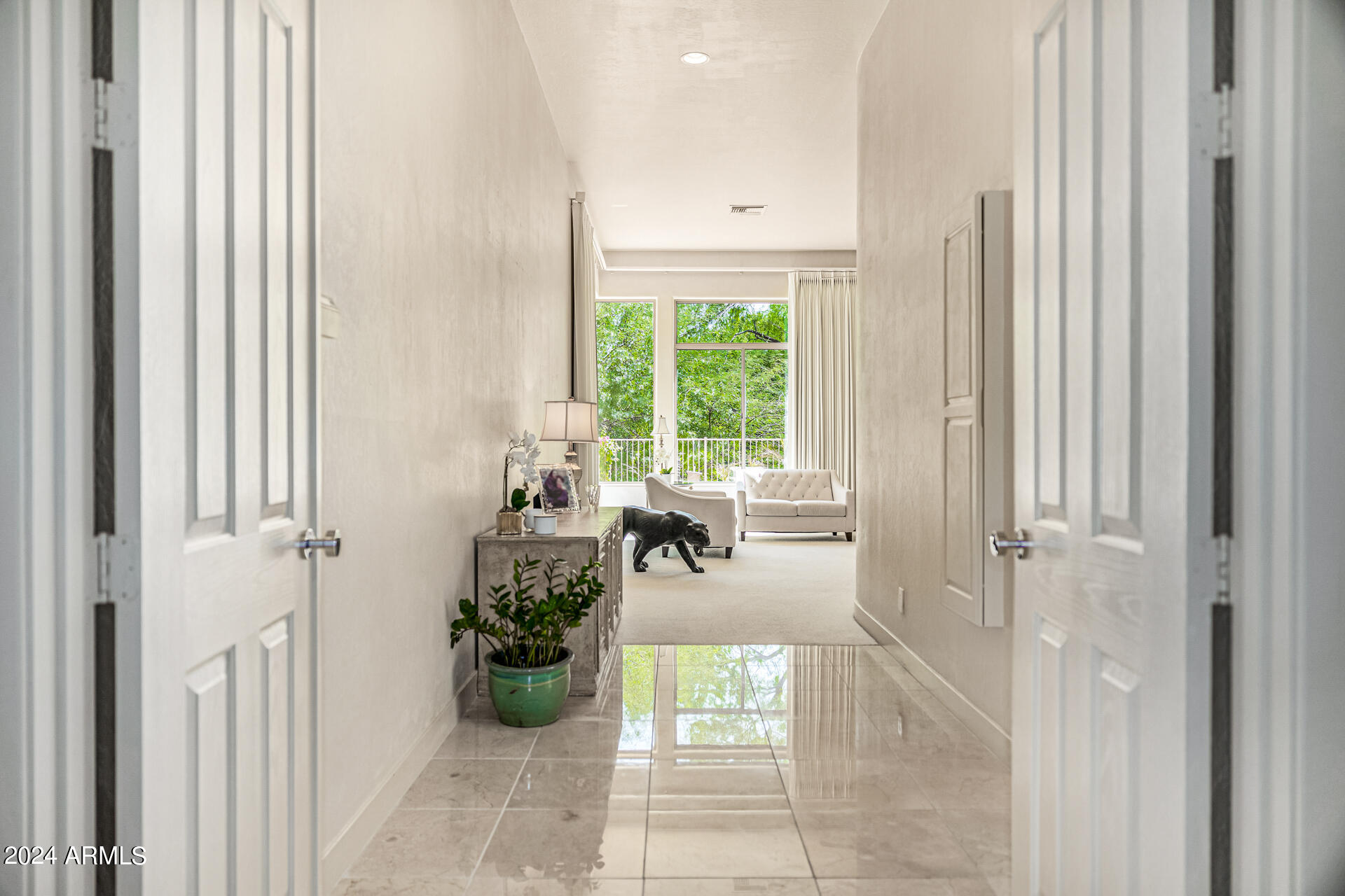 6437 North 28th Street Phoenix, AZ 85016 - Photo 21 of 53 a view of a hallway with windows and plants