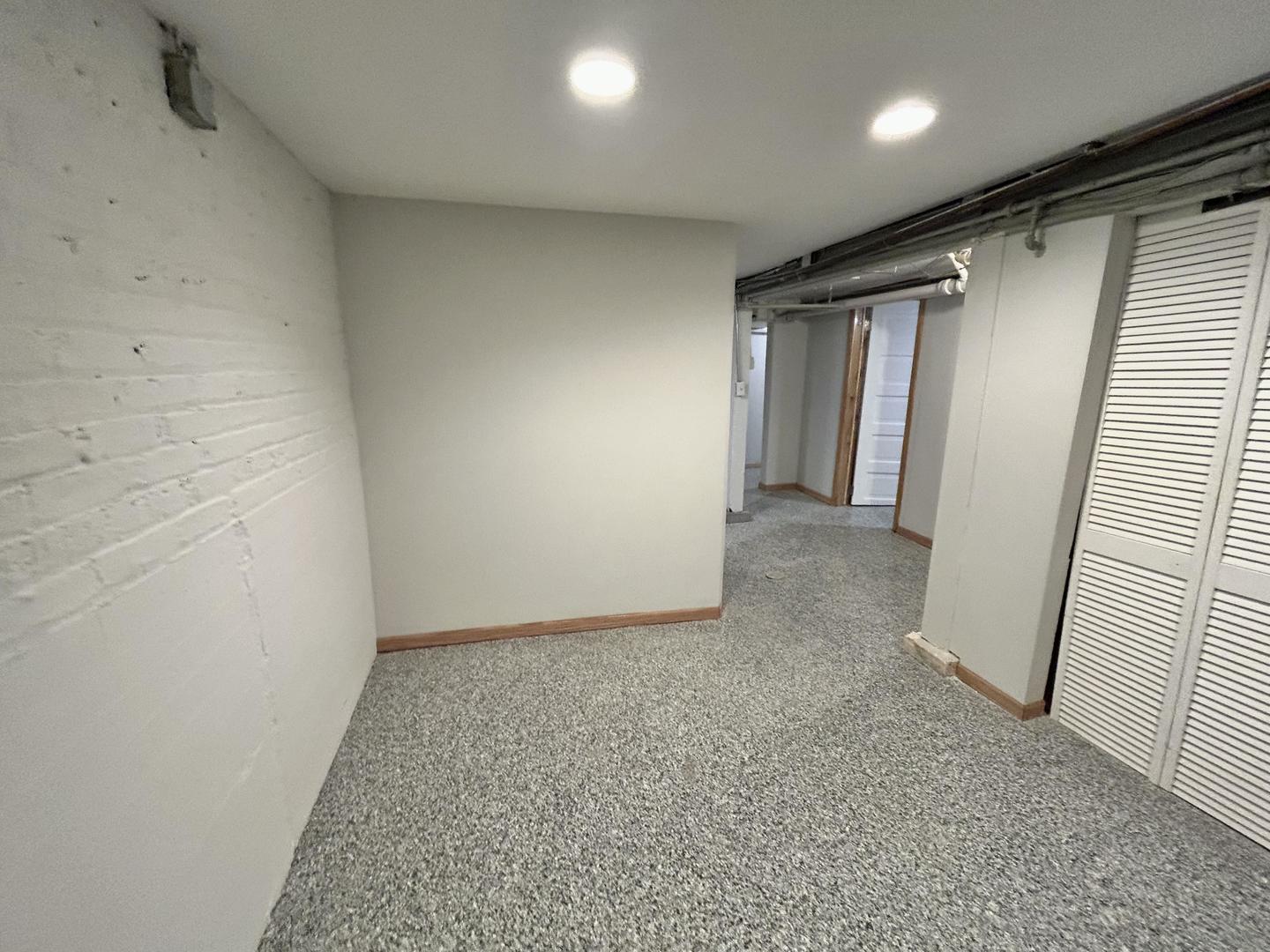 3056 West Lyndale Street, Unit G Chicago, IL 60647 - Photo 10 of 11 an empty room with windows