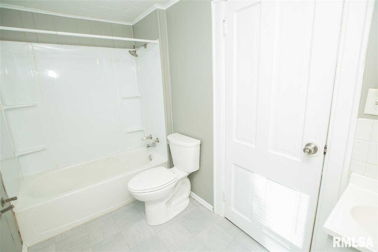 233 45th Street Moline, IL 61265 - Photo 15 of 26 Gallery Image 15
