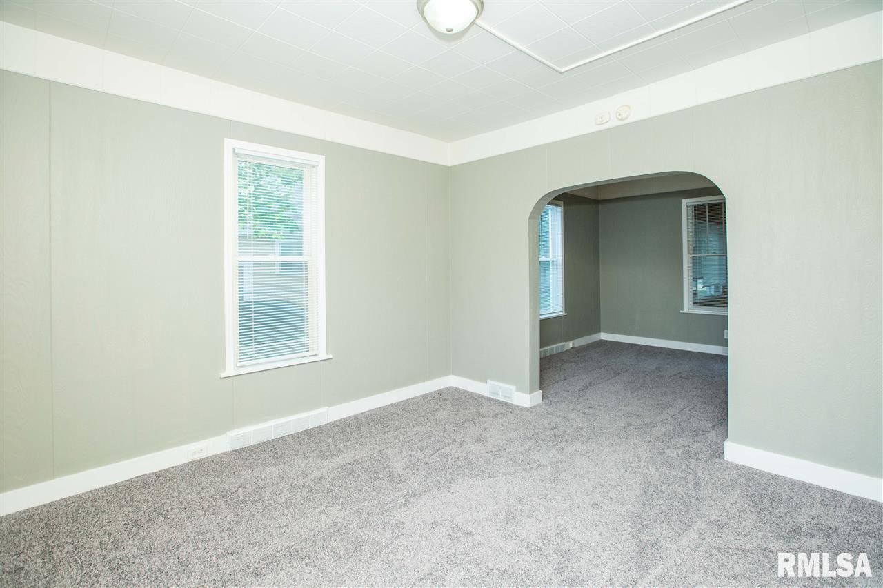 233 45th Street Moline, IL 61265 - Photo 3 of 26 Gallery Image 3
