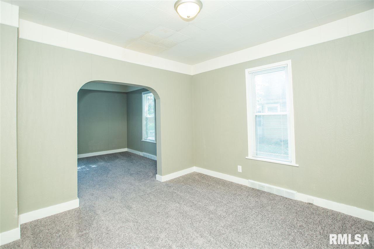 233 45th Street Moline, IL 61265 - Photo 4 of 26 Gallery Image 4