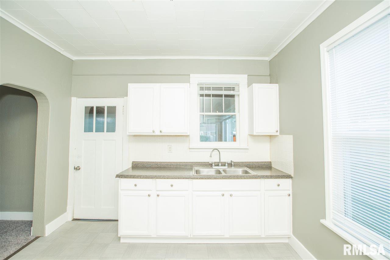 233 45th Street Moline, IL 61265 - Photo 8 of 26 Gallery Image 8