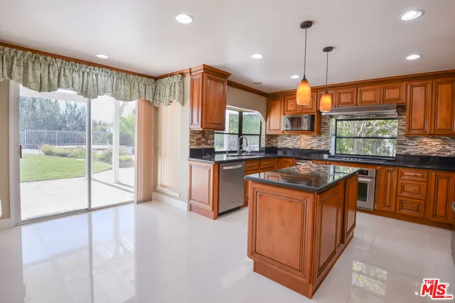 $13,000 | 3119 Hutton Drive, Beverly Hills, CA 90210