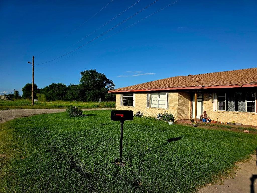 602 Hewitt Street Groesbeck, TX 76642 - Photo 2 of 12