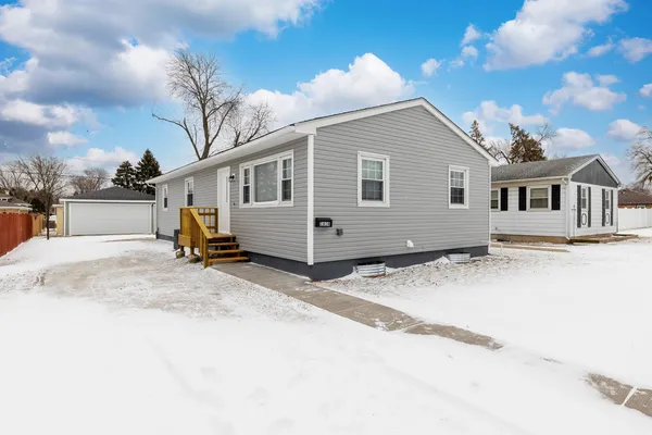 $350,800 | 1616 Wilcox Street, Crest Hill, IL 60403