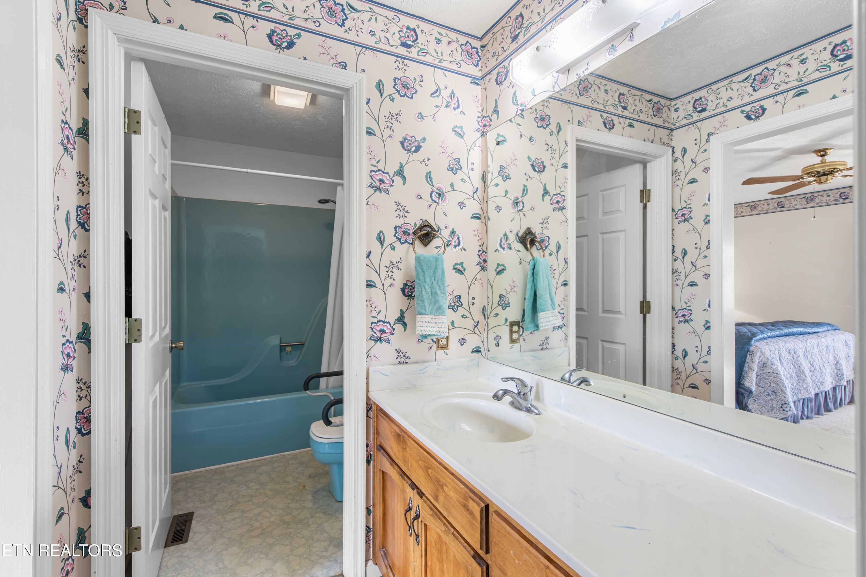 3911 Miser Station Road Louisville, TN 37777 - Photo 30 of 49 Bathroom 2