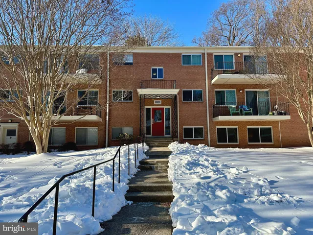 $2,450 | 10620 Weymouth Street, Unit 1, Bethesda, MD 20814