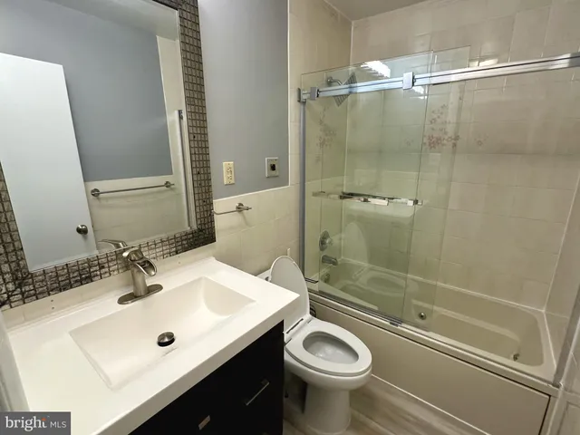 $2,450 | 10620 Weymouth Street, Unit 1, Bethesda, MD 20814