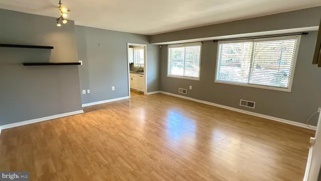 $2,450 | 10620 Weymouth Street, Unit 1, Bethesda, MD 20814