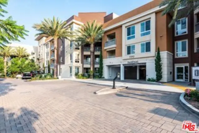 $3,414 | 7290 Edinger Avenue, Unit 1014, Huntington Beach, CA 92647