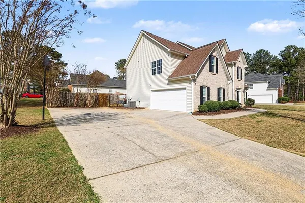 a view of house with a outdoor space