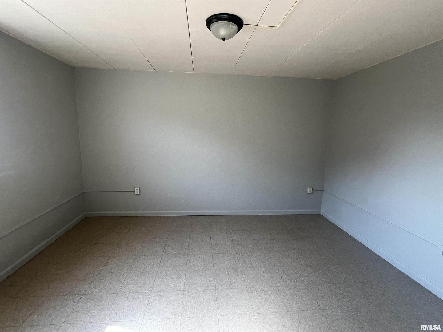 431 5th Avenue South, Unit 17 Clinton, IA 52732 - Photo 16 of 27