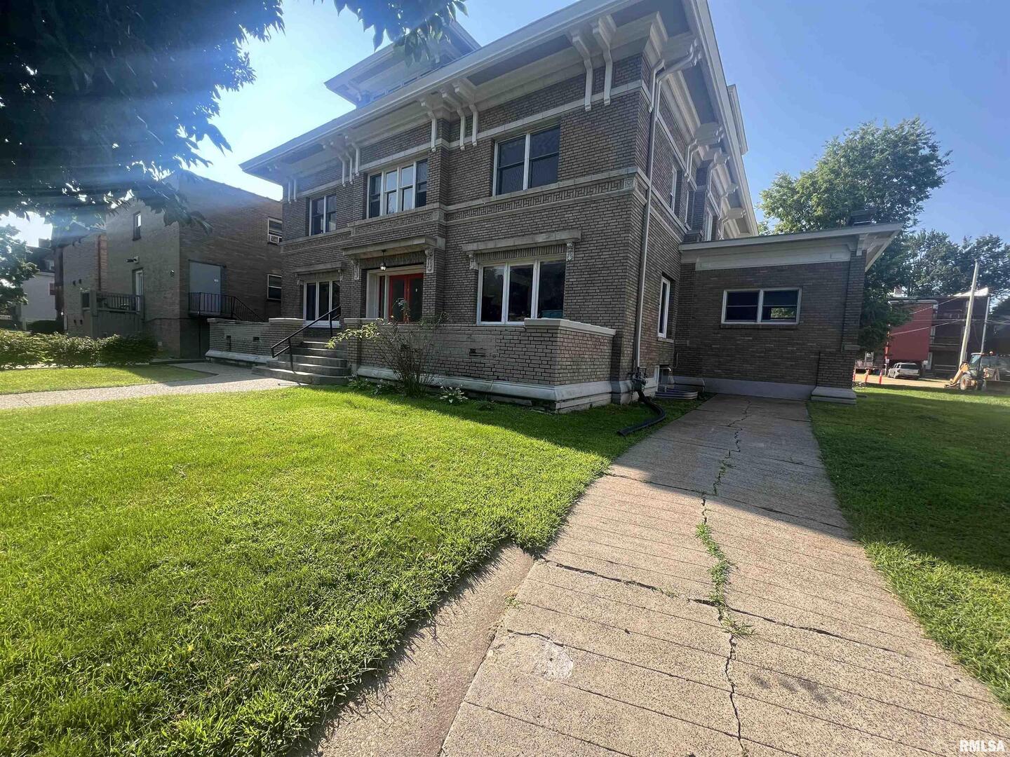 431 5th Avenue South, Unit 17 Clinton, IA 52732 - Photo 2 of 27