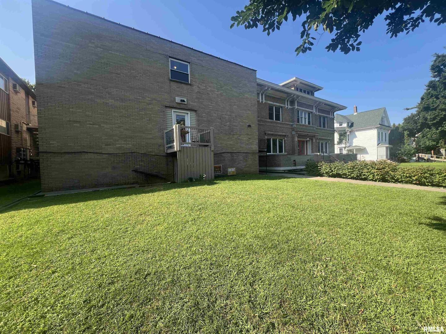 431 5th Avenue South, Unit 17 Clinton, IA 52732 - Photo 4 of 27