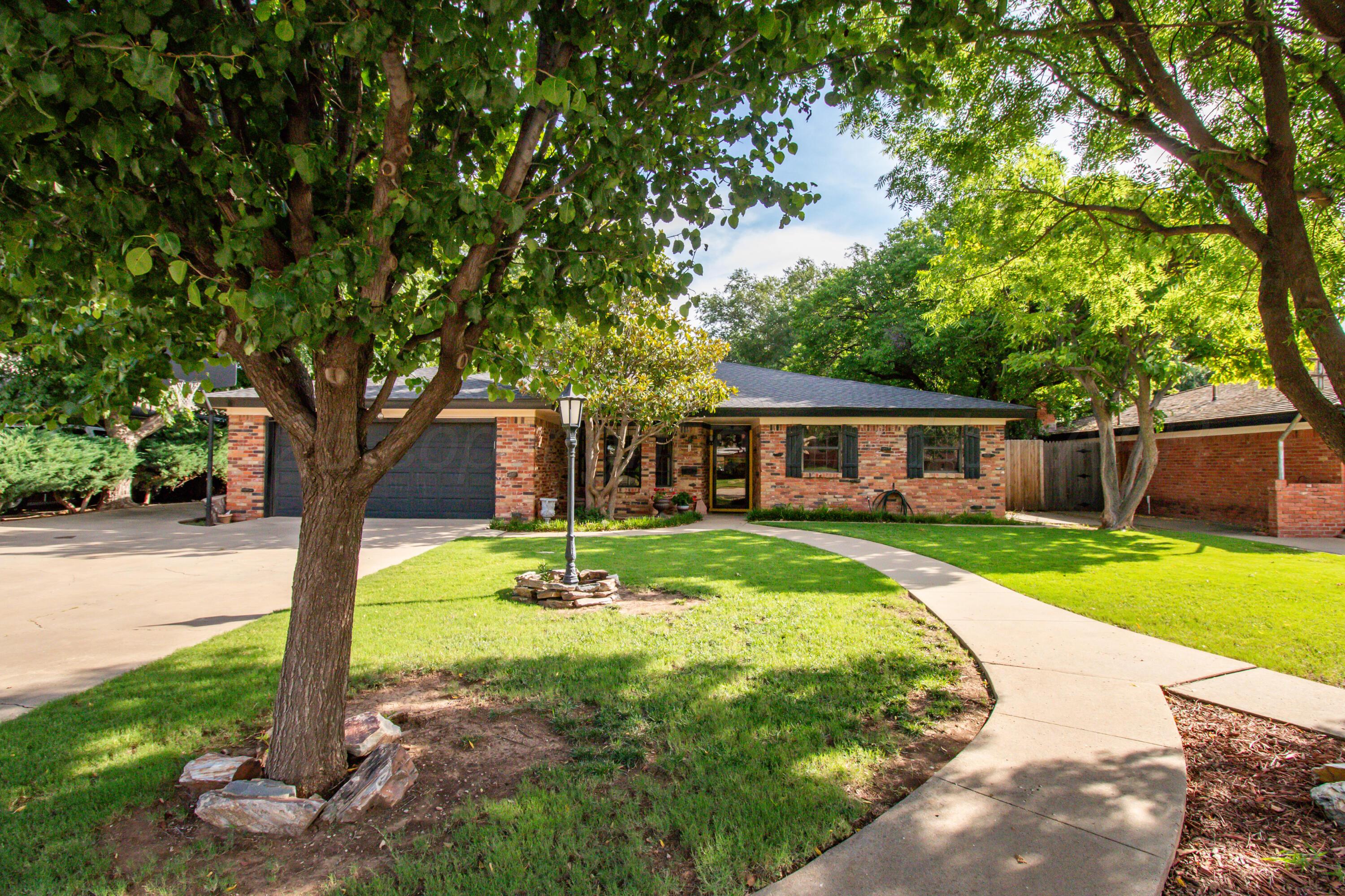 7104 Dreyfuss Road Amarillo, TX 79106 - Photo 1 of 43 a front view of a house with garden