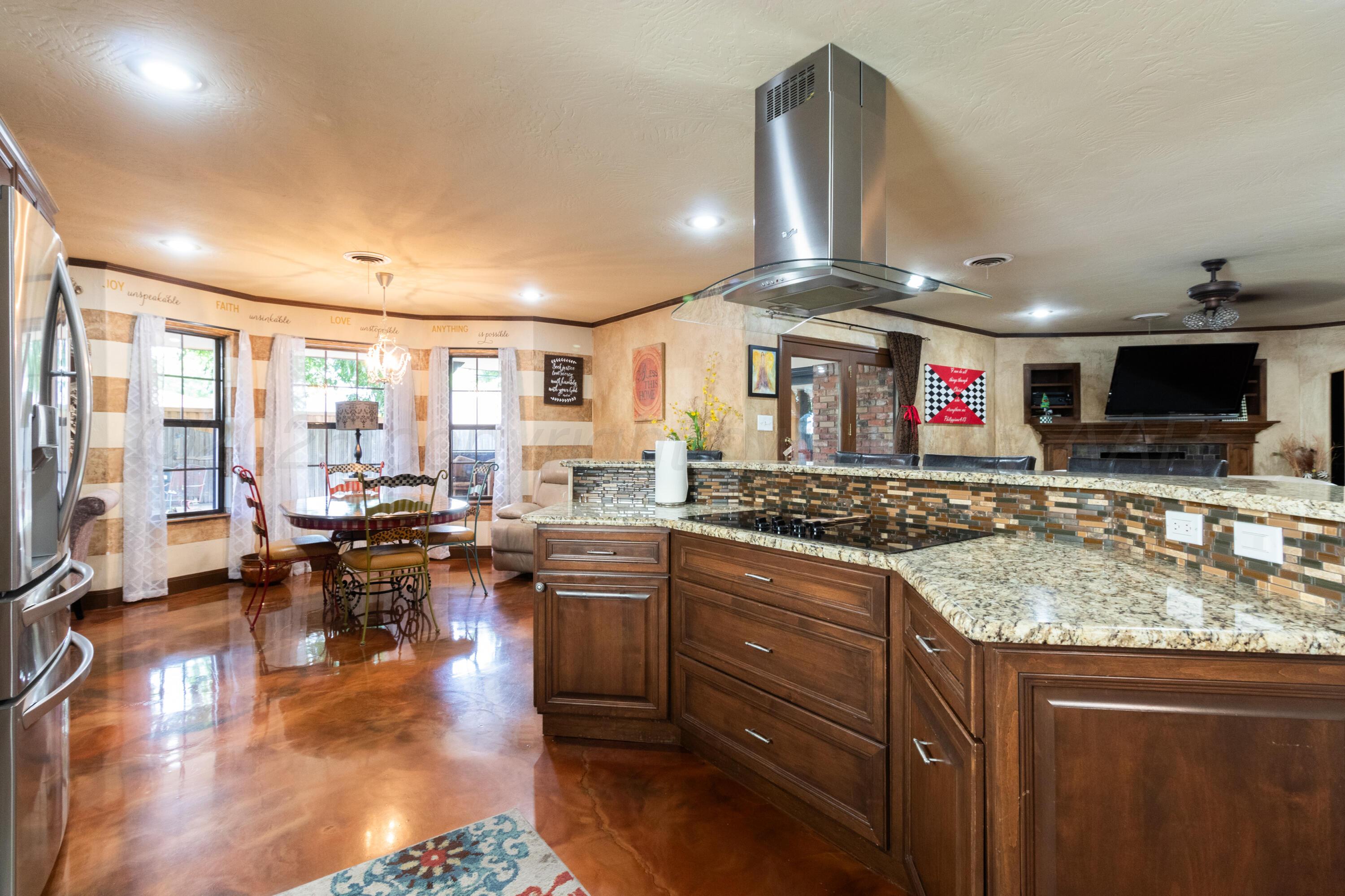 7104 Dreyfuss Road Amarillo, TX 79106 - Photo 12 of 43 a kitchen with lots of counter top space