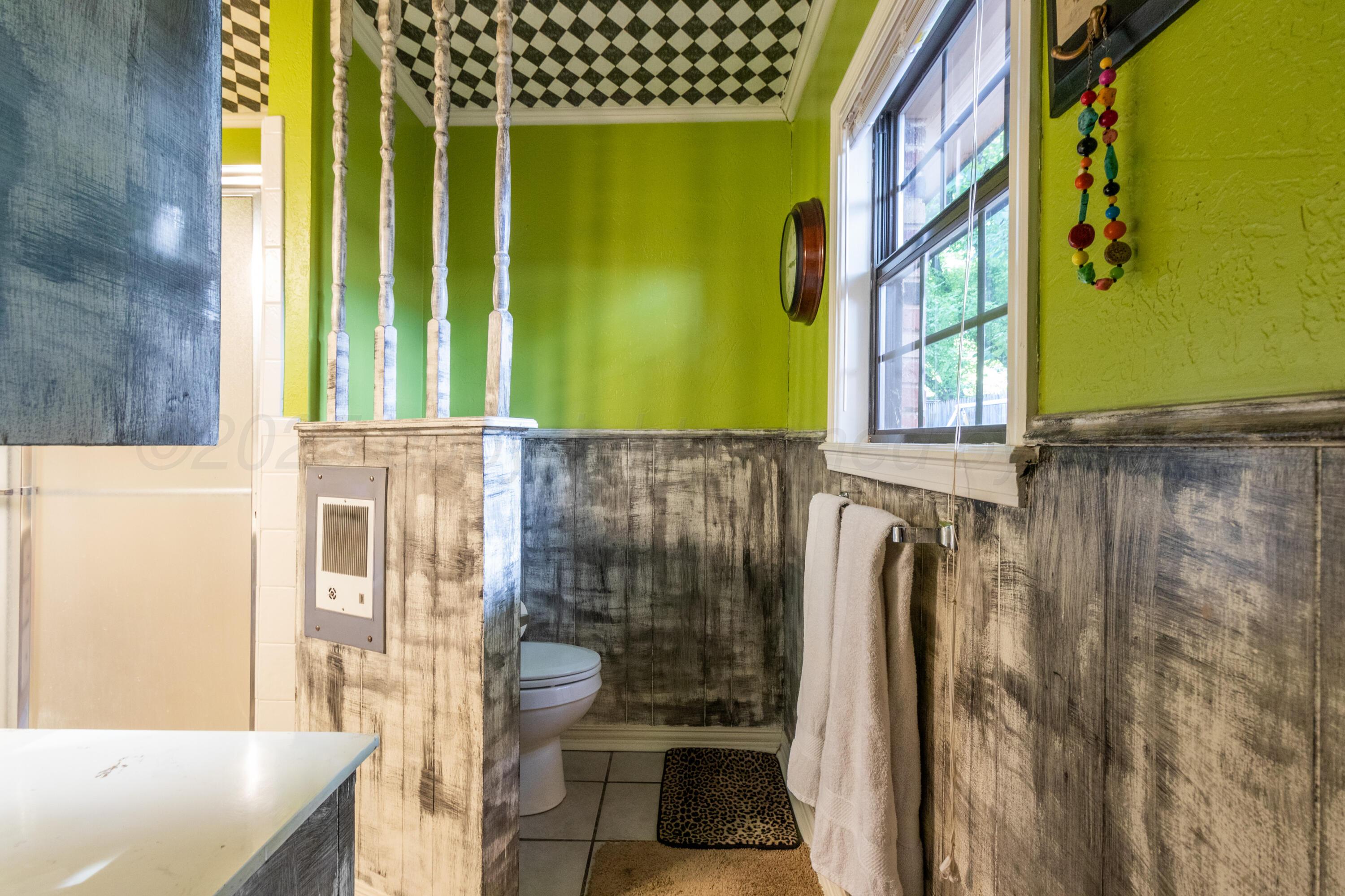 7104 Dreyfuss Road Amarillo, TX 79106 - Photo 29 of 43 a bathroom with a bathtub and a shower