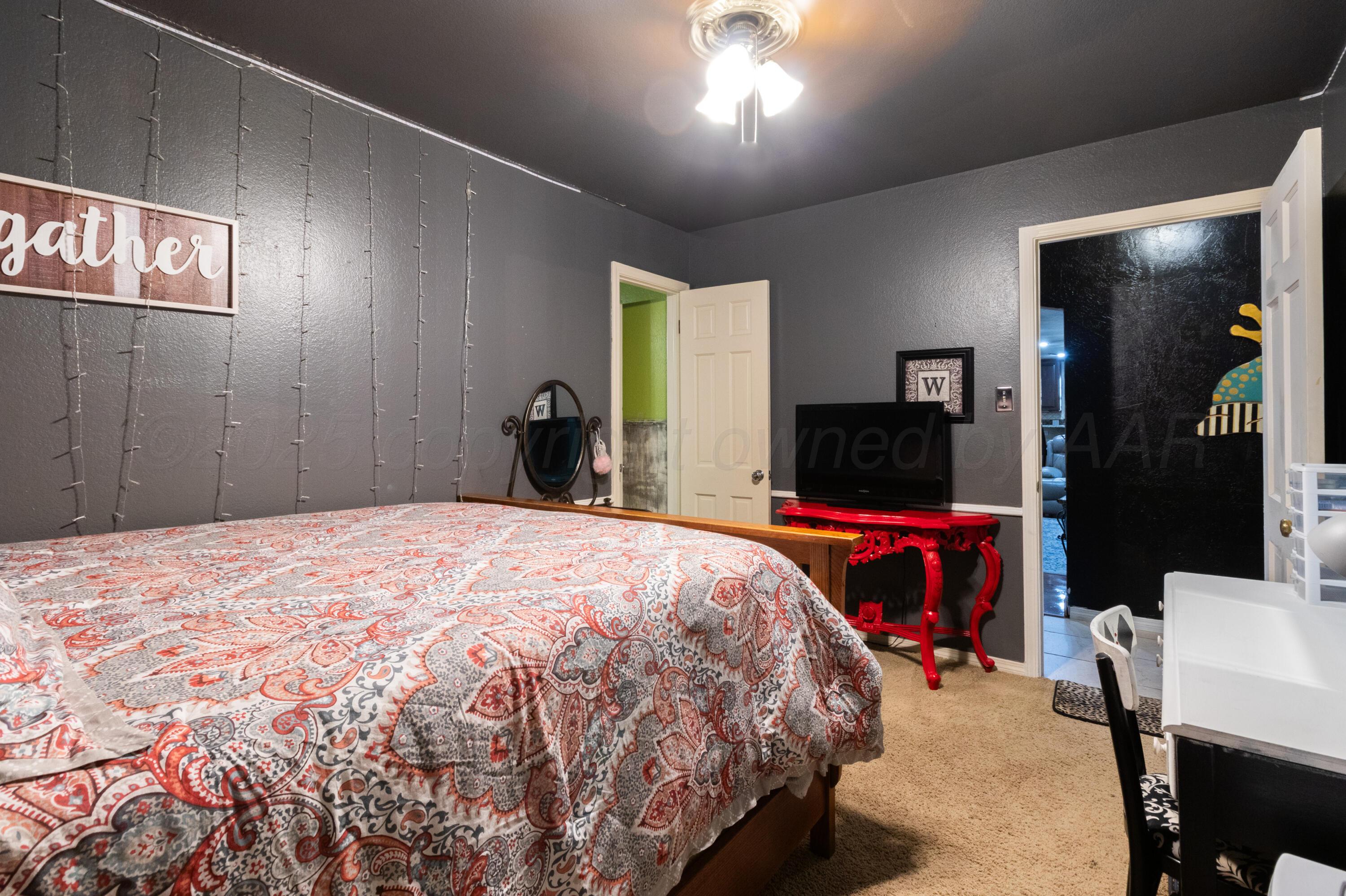 7104 Dreyfuss Road Amarillo, TX 79106 - Photo 30 of 43 a bedroom with a bed and a mirror