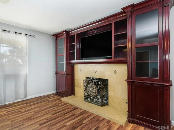 a view of a livingroom with a fireplace